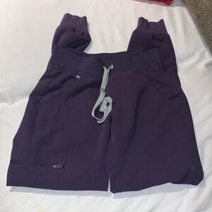 Gently Loved Zamora Style Jogger Scrub Pants Technical Collection by FIGS